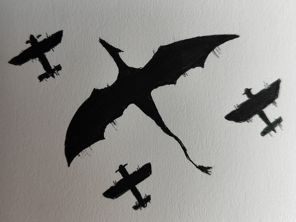 Dibuix en retolador de tinta negra sobre paper. La silueta d'un drac i tres avions. El drac és considerablement més gran que els avions.
